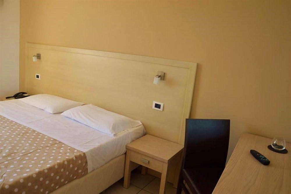 פונטנה ביאנקה Hotel Bulla Regia מראה חיצוני תמונה