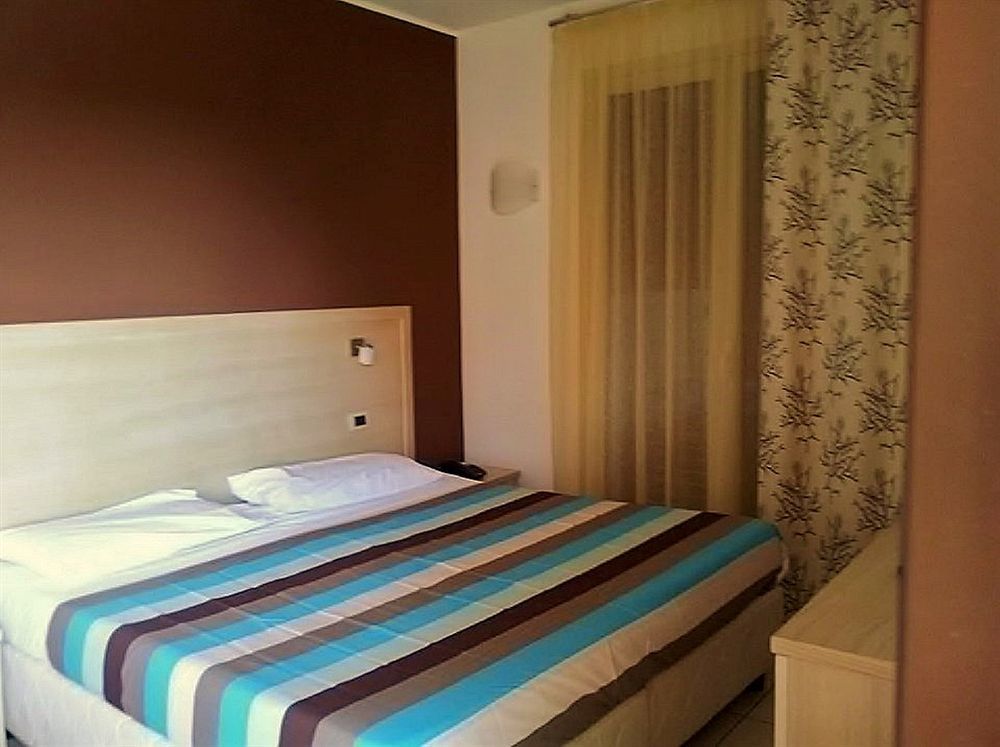 פונטנה ביאנקה Hotel Bulla Regia מראה חיצוני תמונה