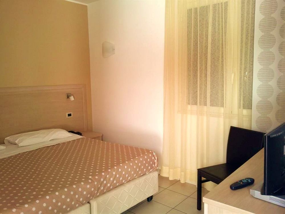 פונטנה ביאנקה Hotel Bulla Regia מראה חיצוני תמונה