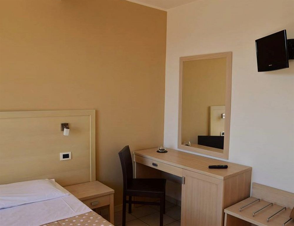 פונטנה ביאנקה Hotel Bulla Regia מראה חיצוני תמונה