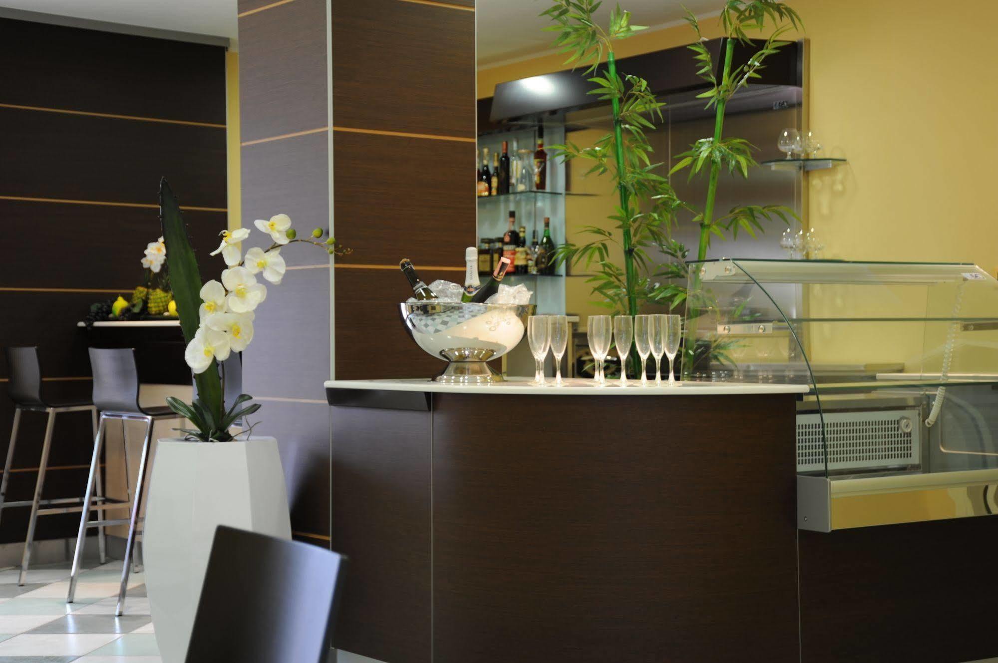 פונטנה ביאנקה Hotel Bulla Regia מראה חיצוני תמונה